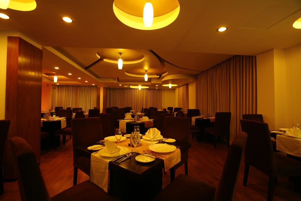 Platinum Suites Dhaka Buitenkant foto