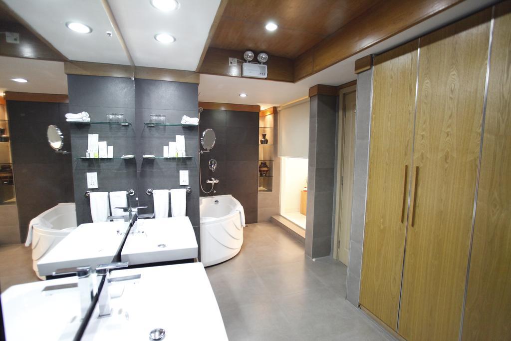Platinum Suites Dhaka Buitenkant foto
