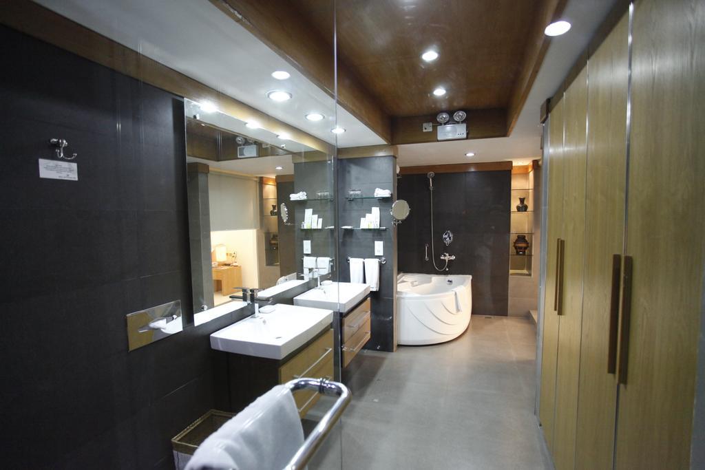 Platinum Suites Dhaka Buitenkant foto