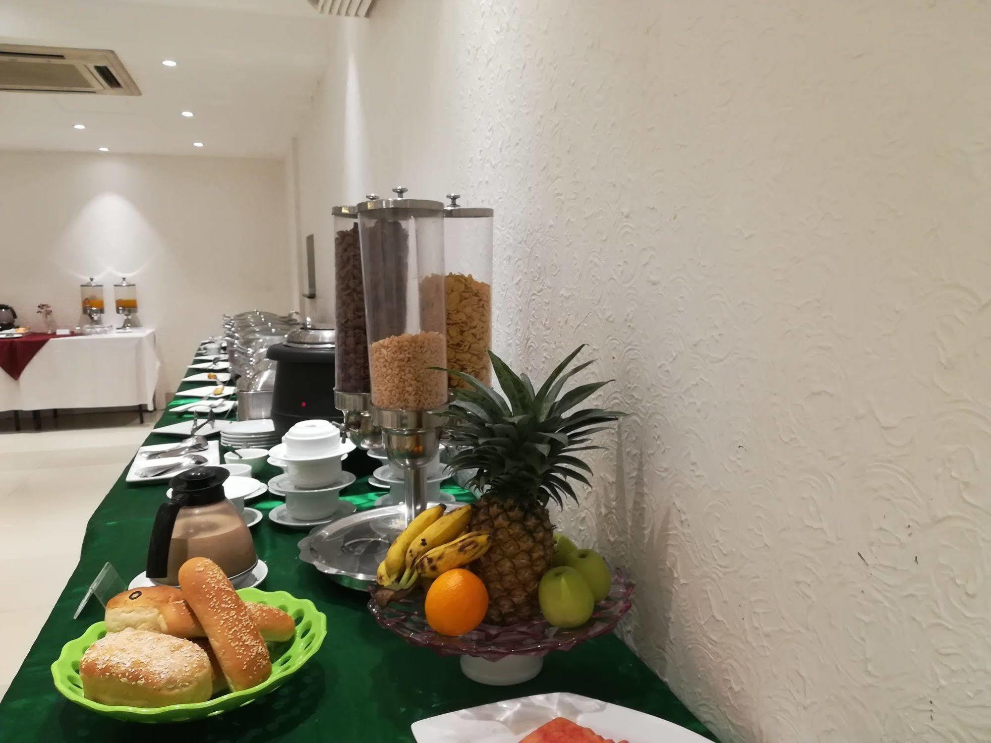 Platinum Suites Dhaka Buitenkant foto